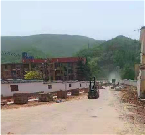 洛陽俊龍建材為新安縣鐵門鎮(zhèn)供應透水磚產品，正在施工中... ...